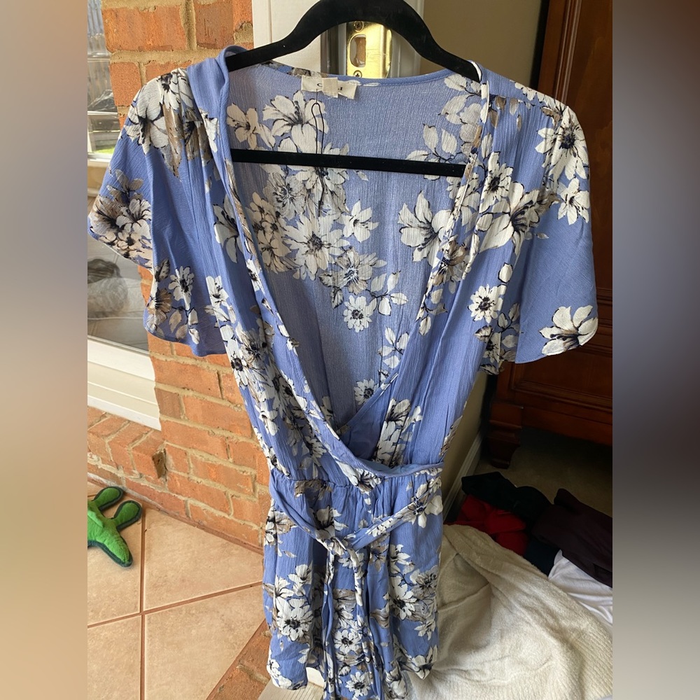 Gilli women’s size Large boutique romper. Never worn.
